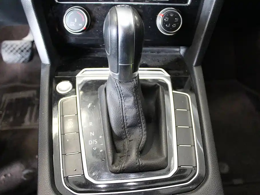 VOLKSWAGEN MAGOTAN 2020