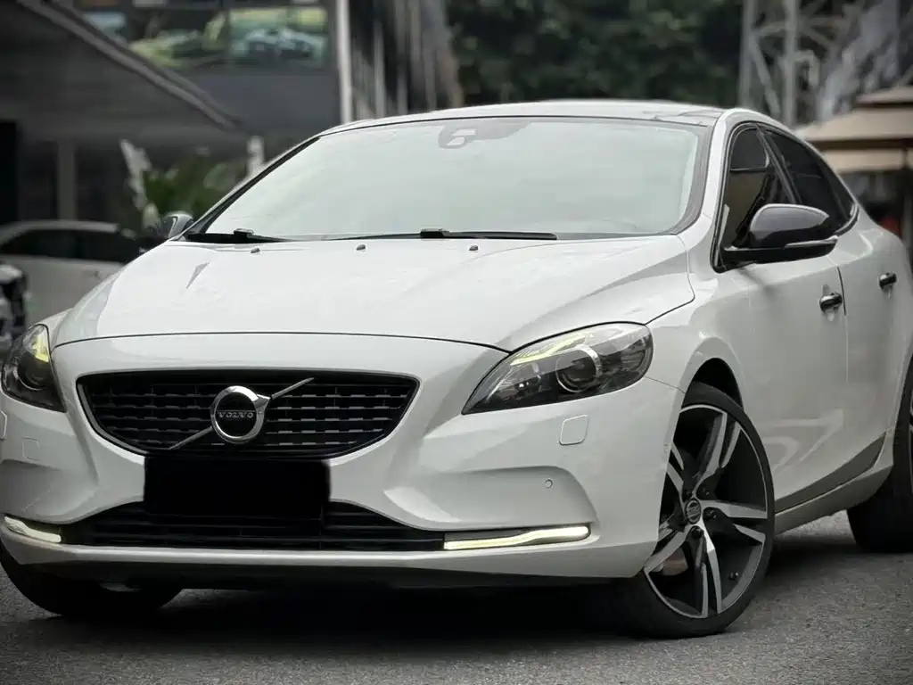 VOLVO V40 2014