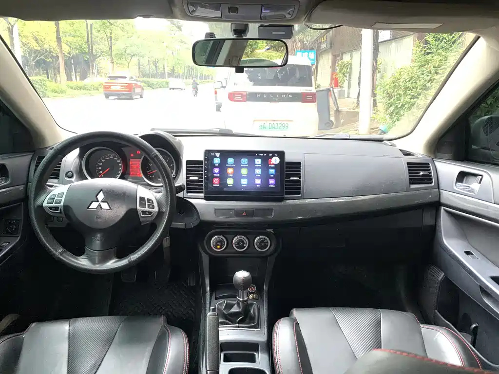 MITSUBISHI LANCER EX 2010