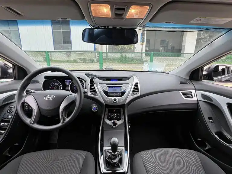 HYUNDAI ELANTRA 2012