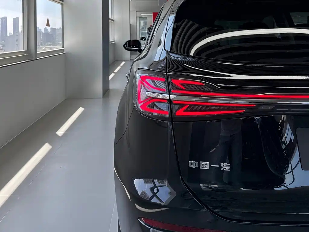 HONGQI HS5 2023