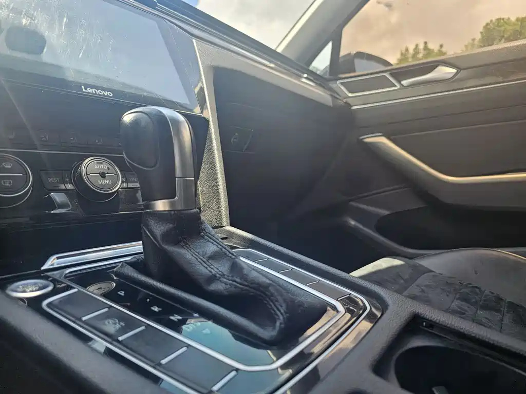 VOLKSWAGEN MAGOTAN 2018