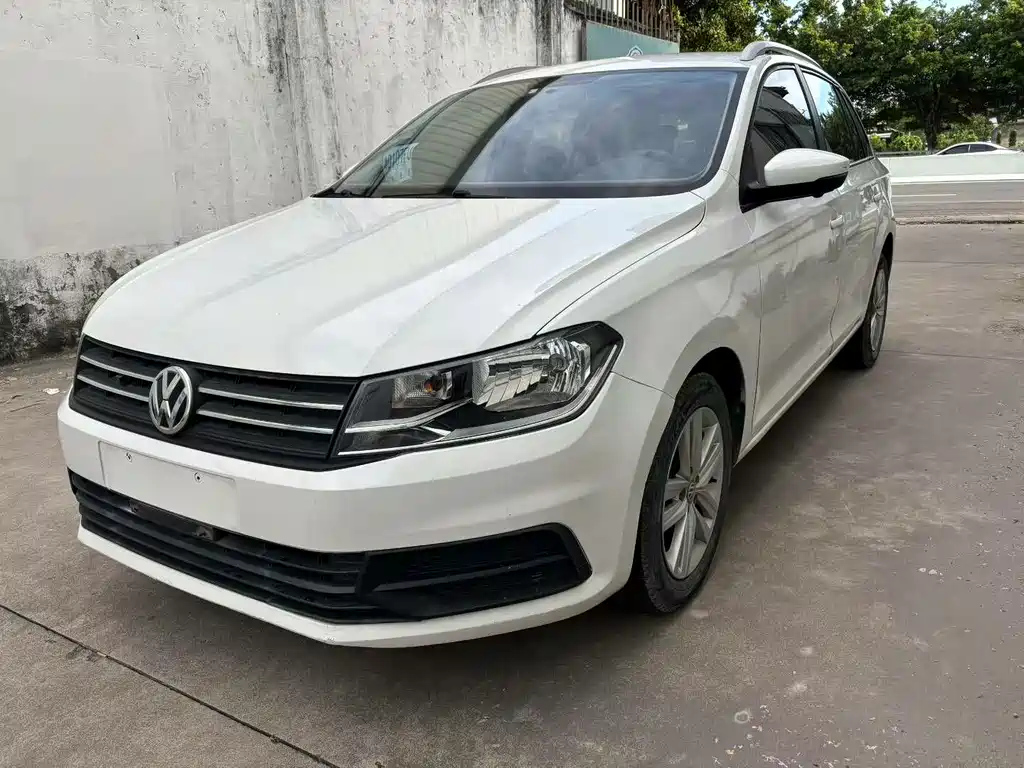 VOLKSWAGEN SANTANA 2017