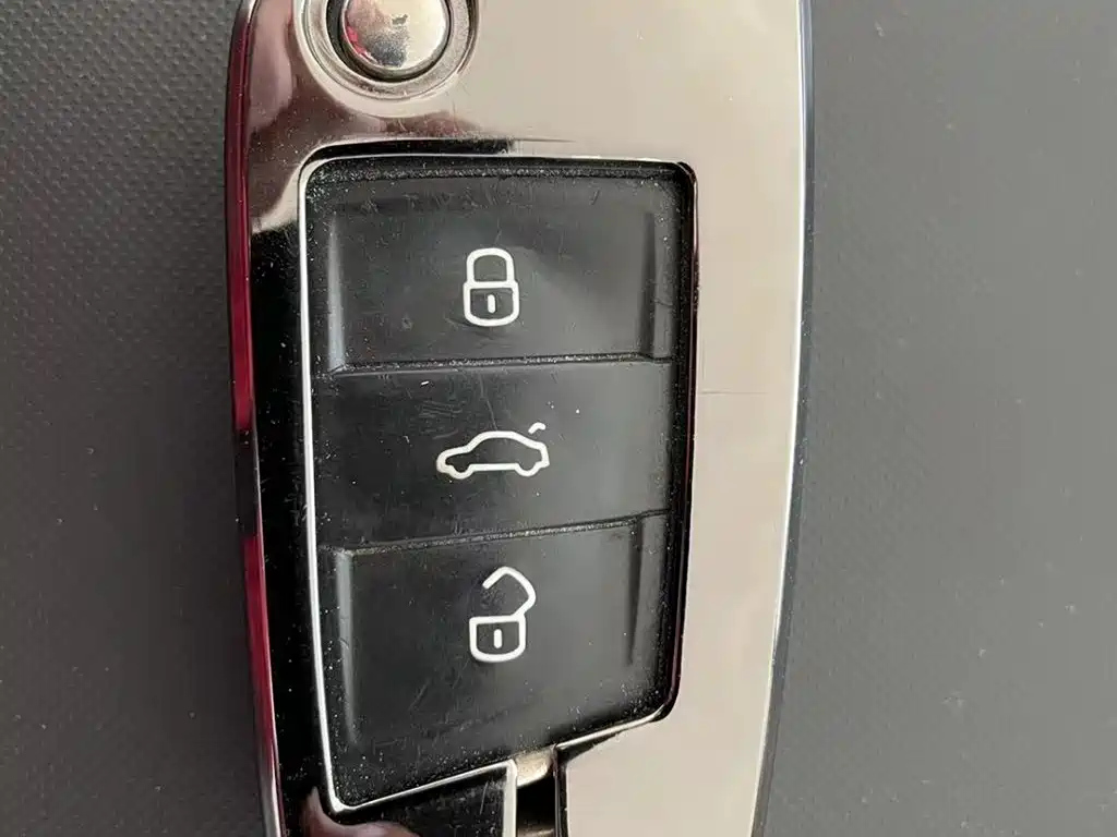 VOLKSWAGEN TOURAN 2021