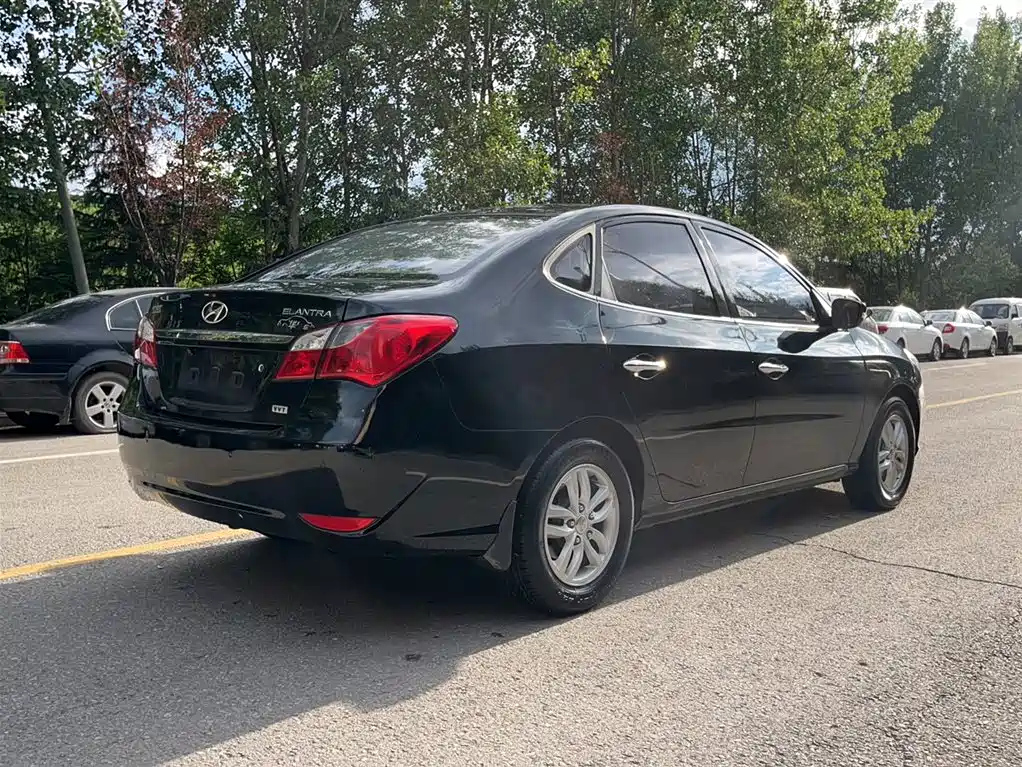 HYUNDAI CELESTA 2011
