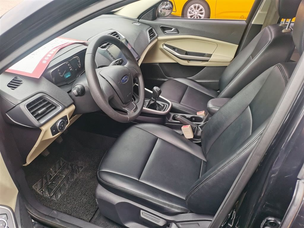 FORD ESCORT 2015