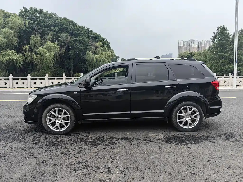 DODGE JCUV 2013