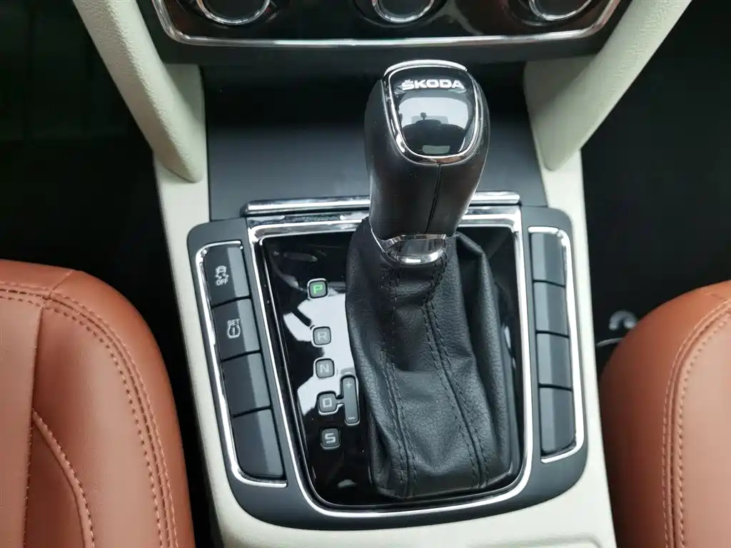 SKODA SUPERB 2013