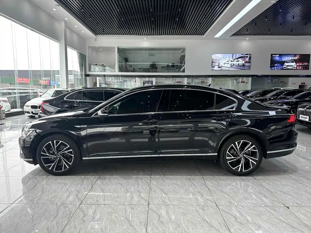 VOLKSWAGEN MAGOTAN 2020