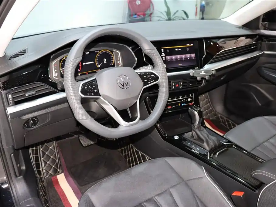 VOLKSWAGEN PASSAT 2024