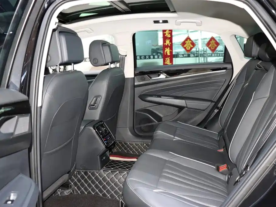 VOLKSWAGEN PASSAT 2024