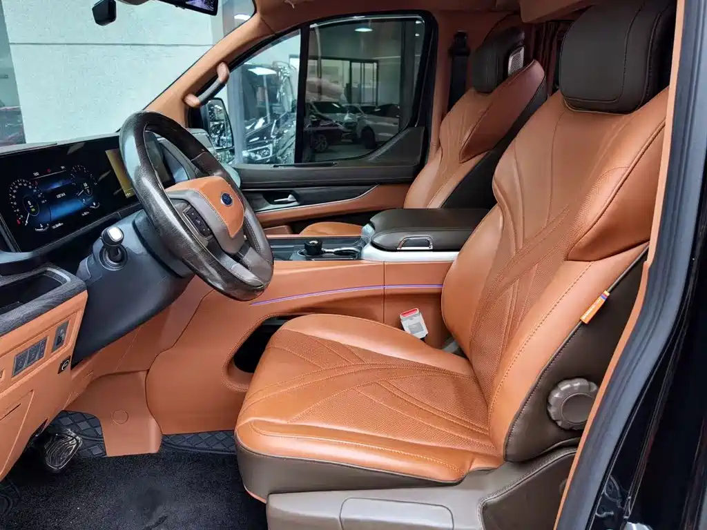 FORD TOUREO 2024