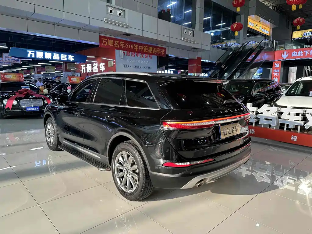 LINCOLN ADVENTURER 2021