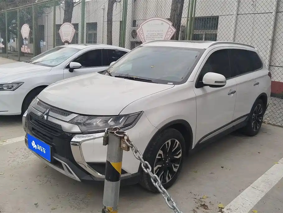 MITSUBISHI OUTLANDER 2020