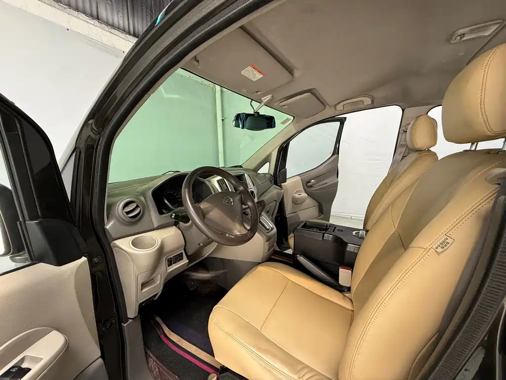 NISSAN NV200 2014