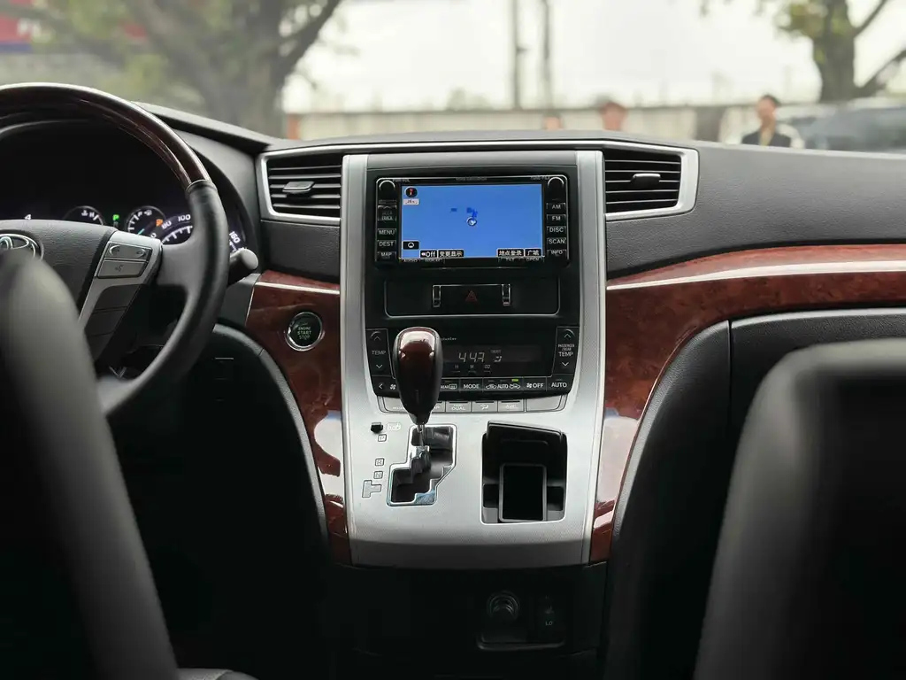 TOYOTA ALPHARD 2011
