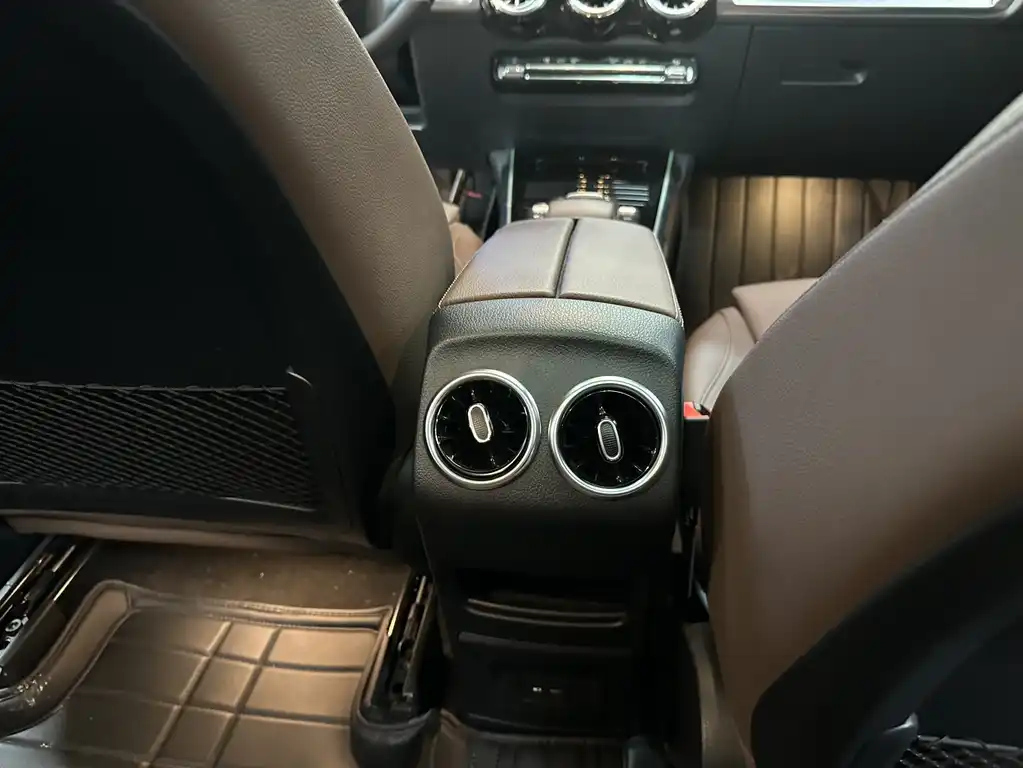 MERCEDES BENZ GLB 2023