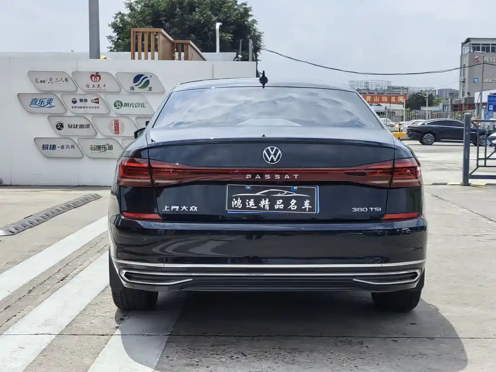 VOLKSWAGEN PASSAT 2024