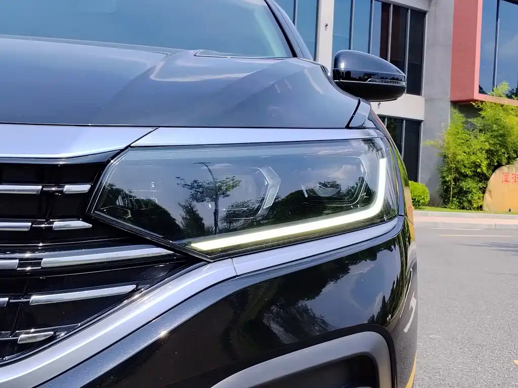 VOLKSWAGEN PASSAT 2022