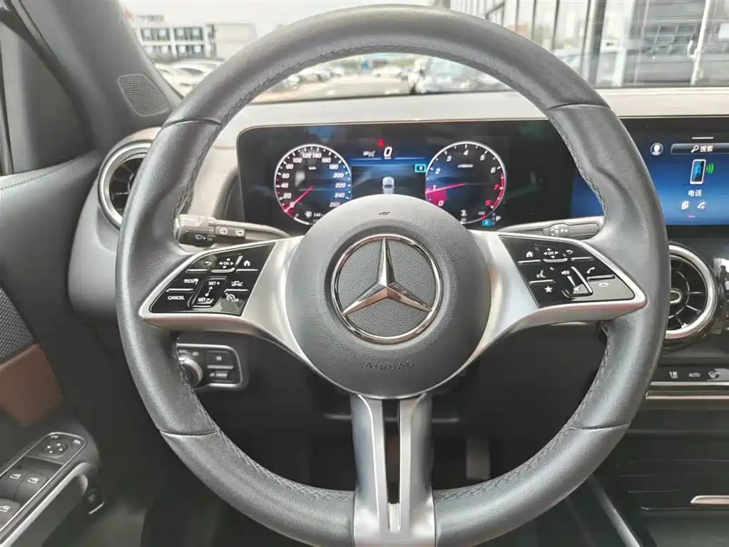 MERCEDES BENZ GLB 2023