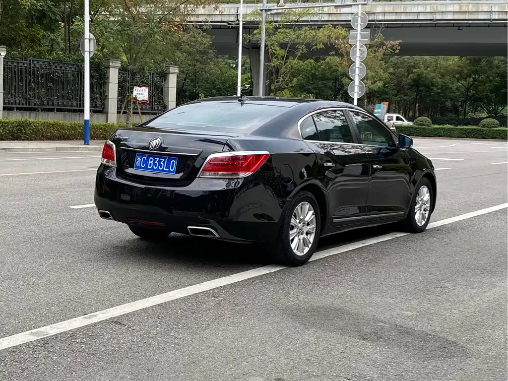 BUICK LACROSSE 2011