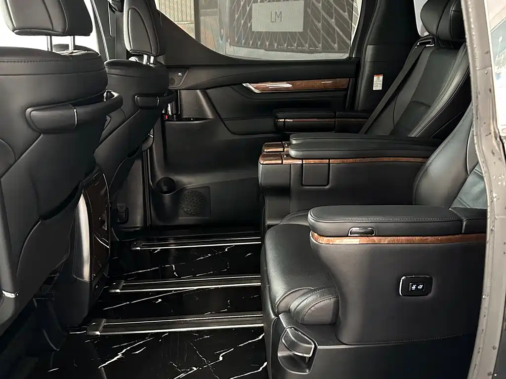 TOYOTA ALPHARD 2020