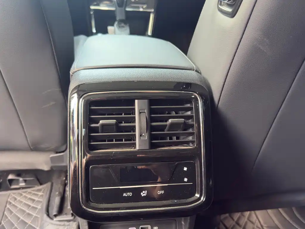 VOLKSWAGEN PASSAT 2024
