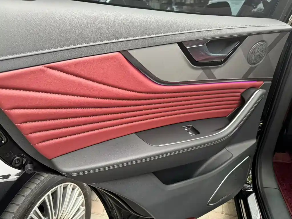 HONGQI HS5 2025
