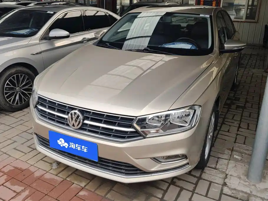 VOLKSWAGEN BORA 2016