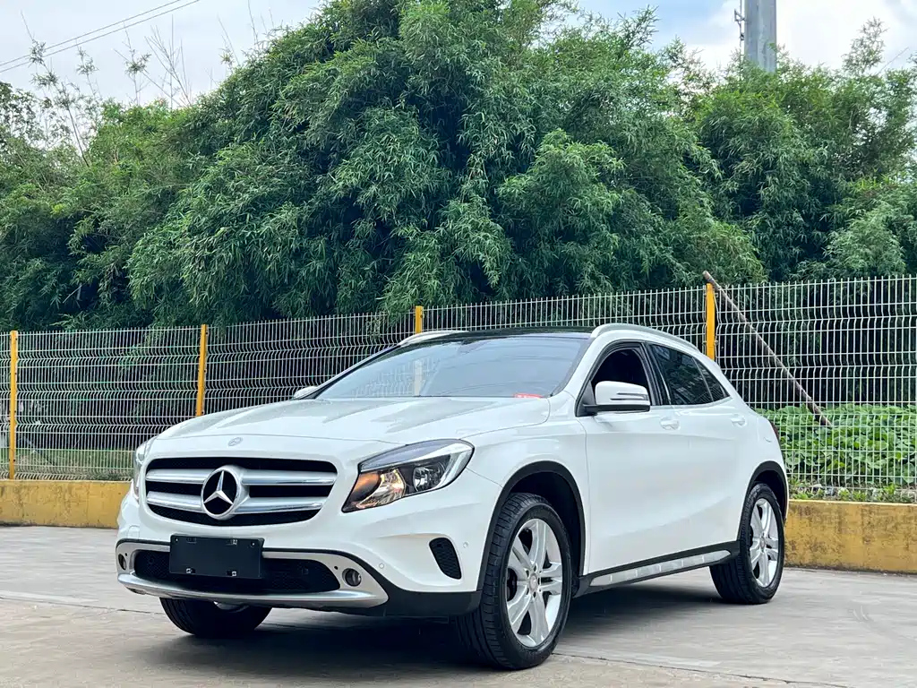 MERCEDES BENZ GLA 2017