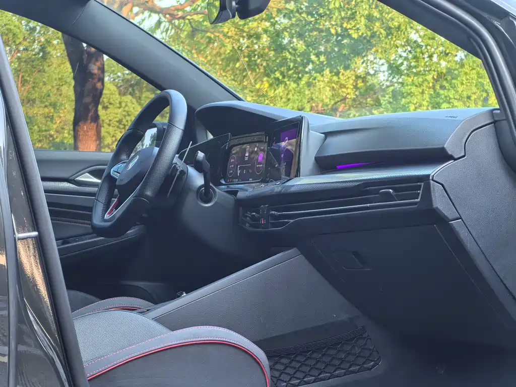 VOLKSWAGEN GOLF GTI 2023