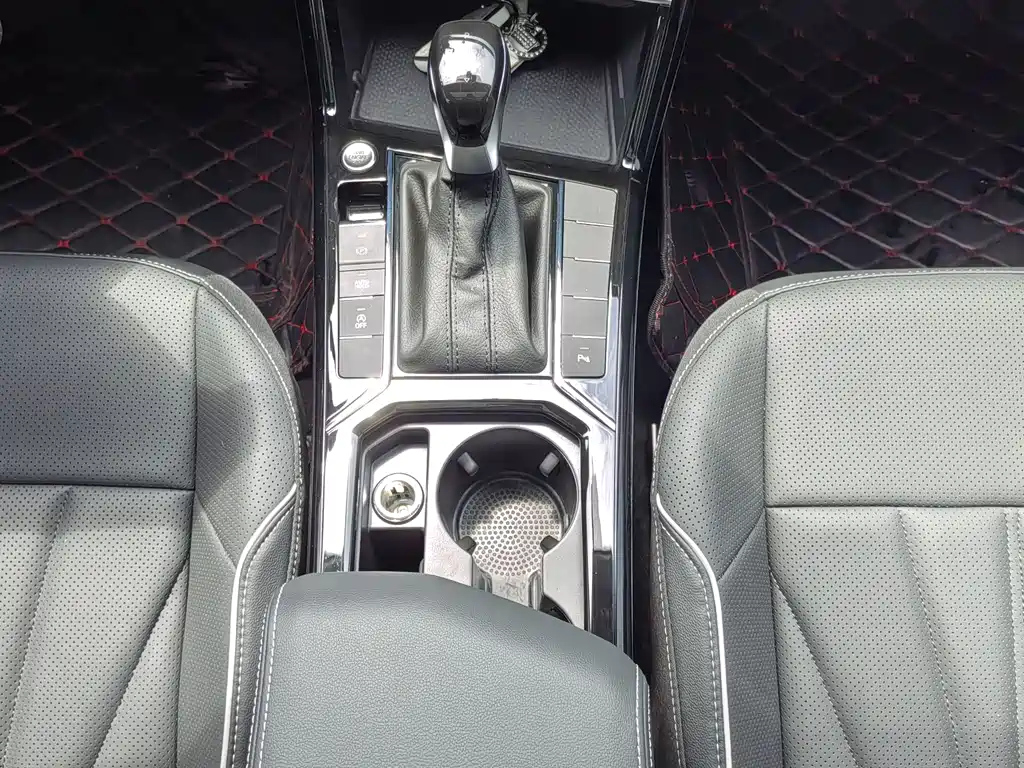 VOLKSWAGEN PASSAT 2024