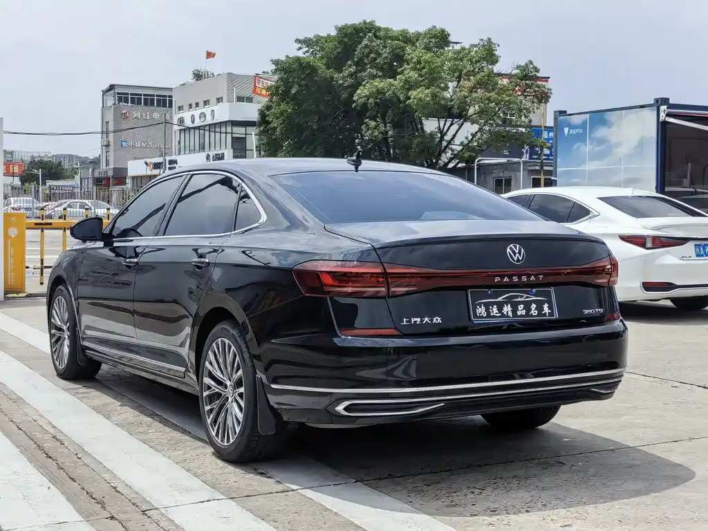 VOLKSWAGEN PASSAT 2024