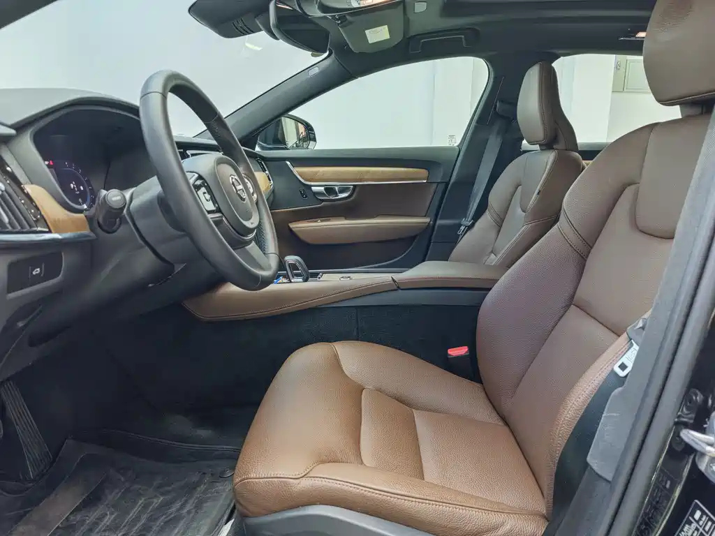 VOLVO S90 2024
