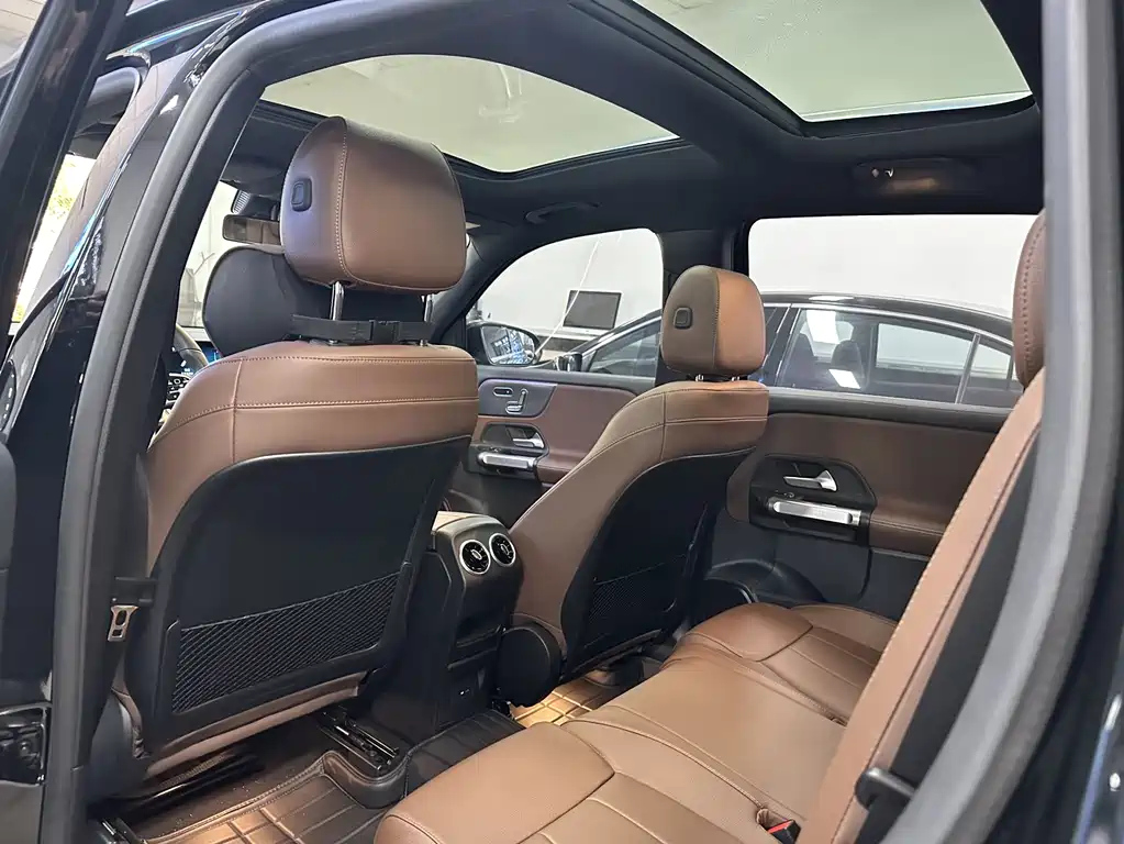 MERCEDES BENZ GLB 2023
