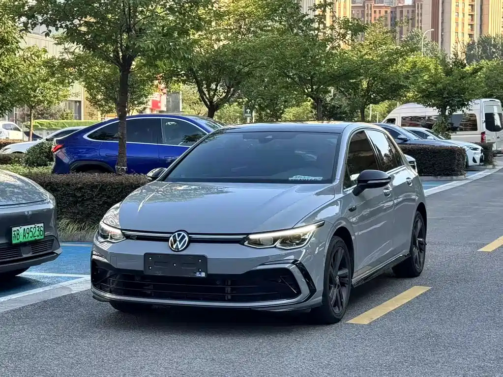 VOLKSWAGEN GOLF 2021