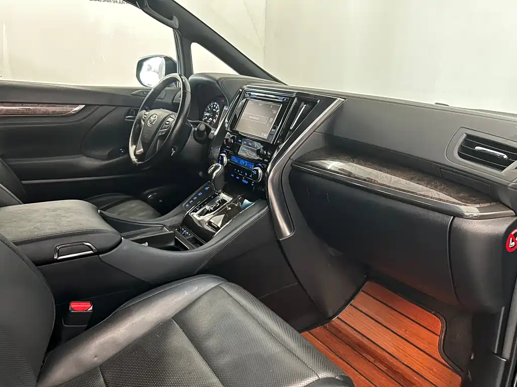 TOYOTA ALPHARD 2018