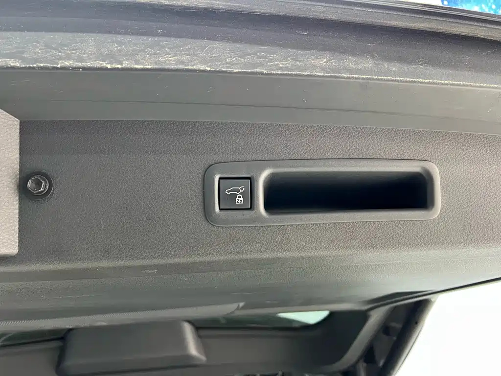 TOYOTA GRANVIA 2023