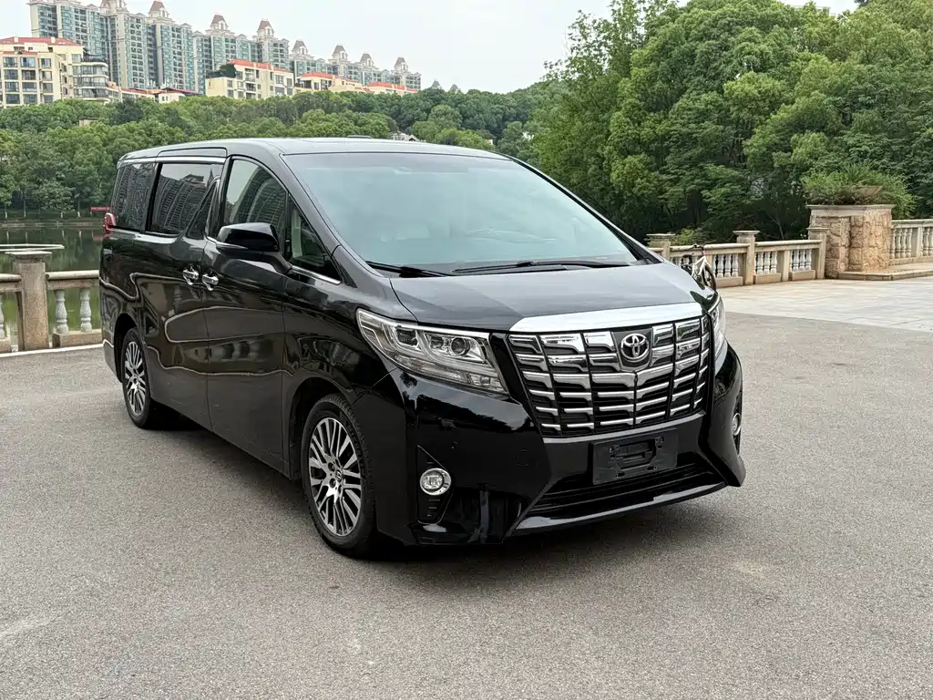 TOYOTA ALPHARD 2015