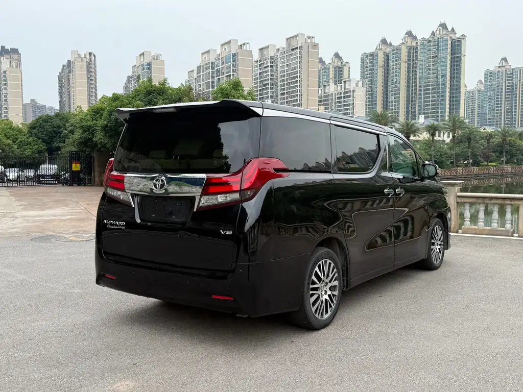 TOYOTA ALPHARD 2015
