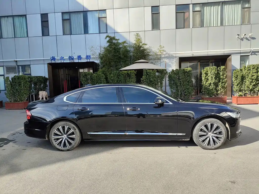 VOLVO S90 2022
