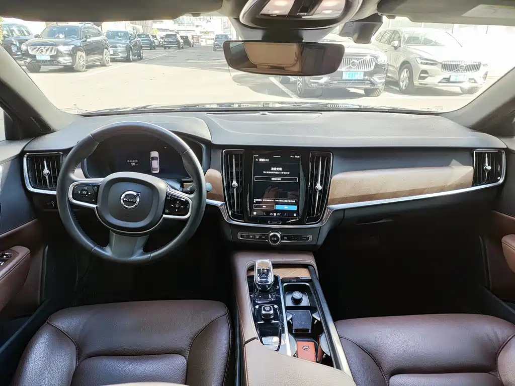 VOLVO S90 2022