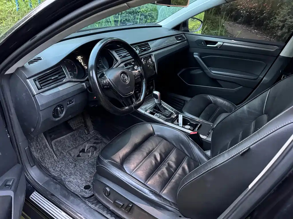 VOLKSWAGEN PASSAT 2017