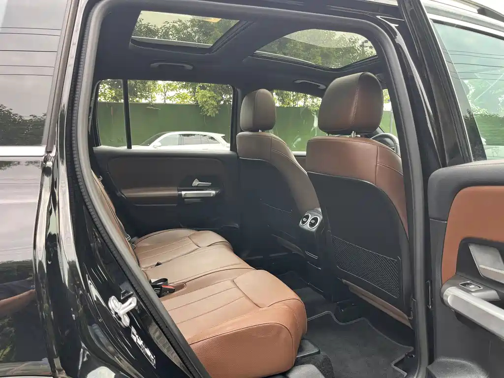 MERCEDES BENZ GLB 2024