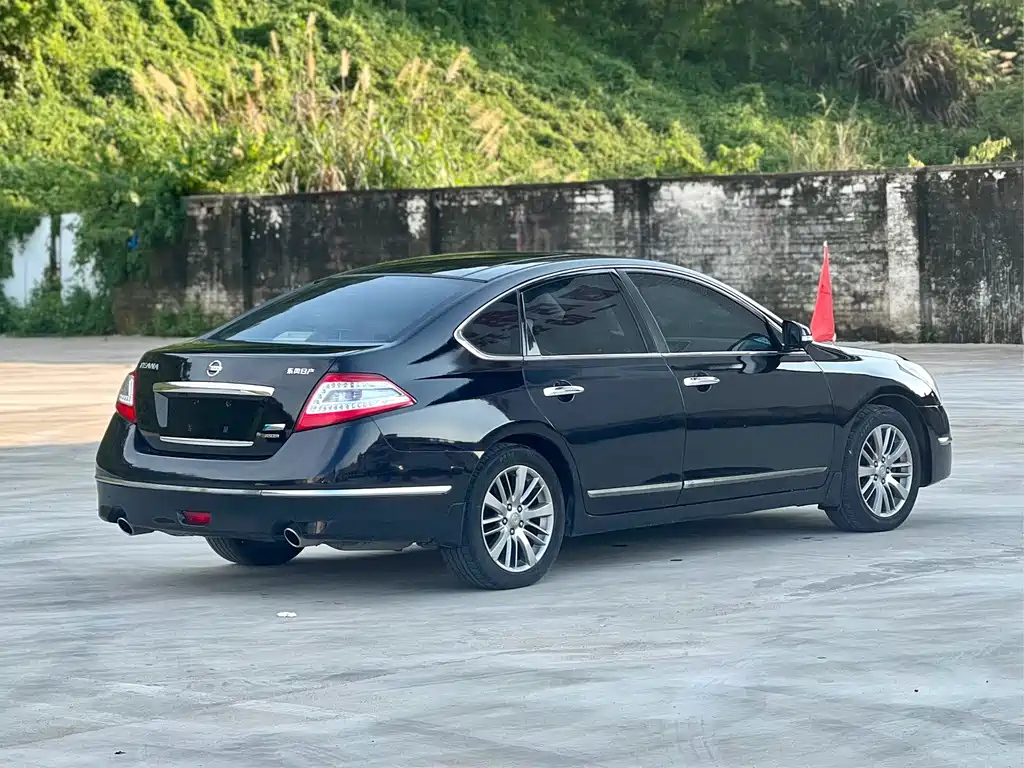 NISSAN TEANA 2011