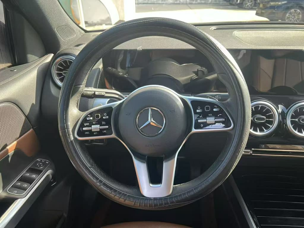 MERCEDES BENZ GLB 2021