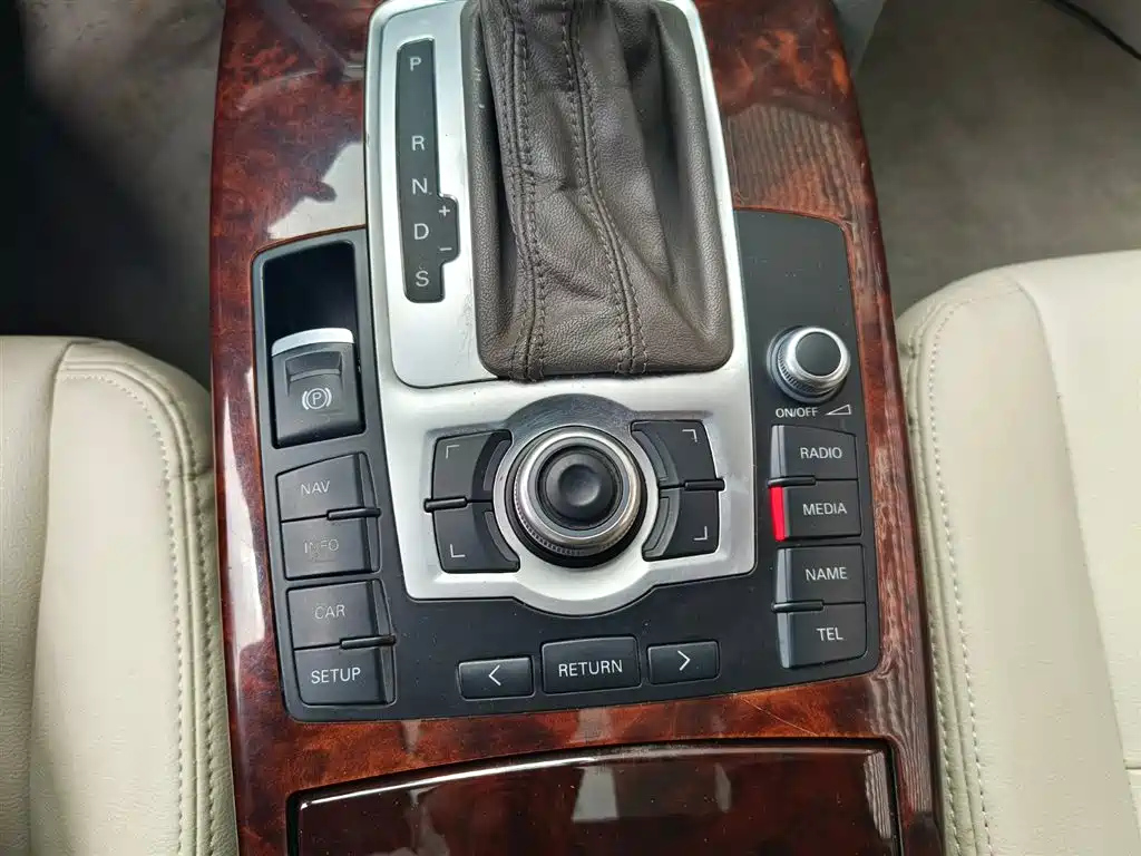 AUDI A6L 2012