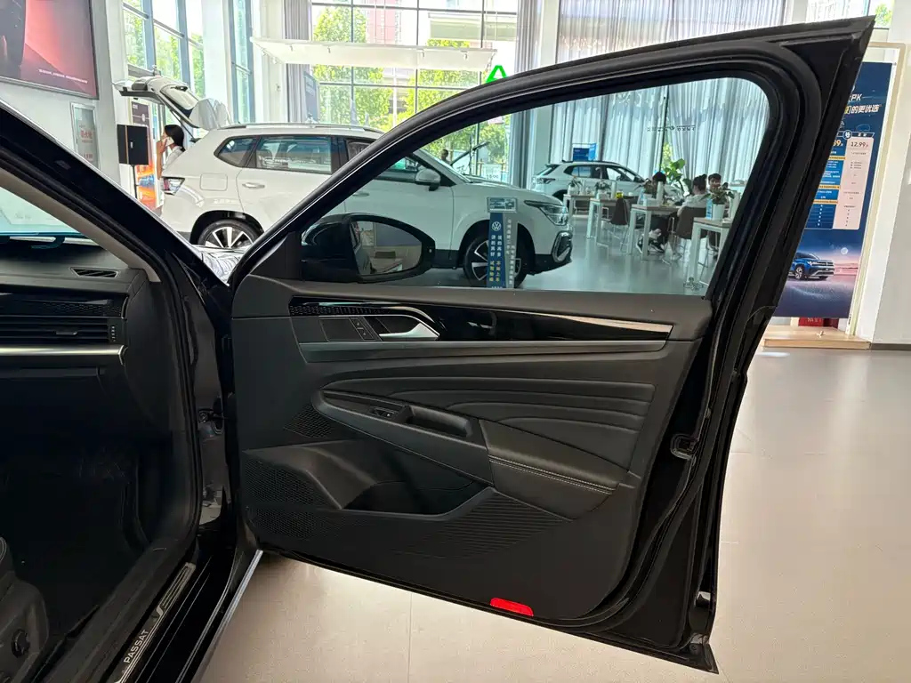 VOLKSWAGEN PASSAT 2022