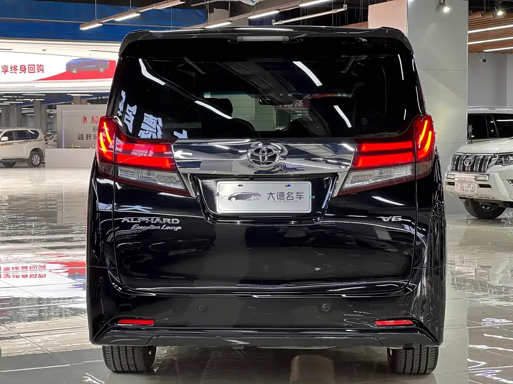 TOYOTA ALPHARD 2018