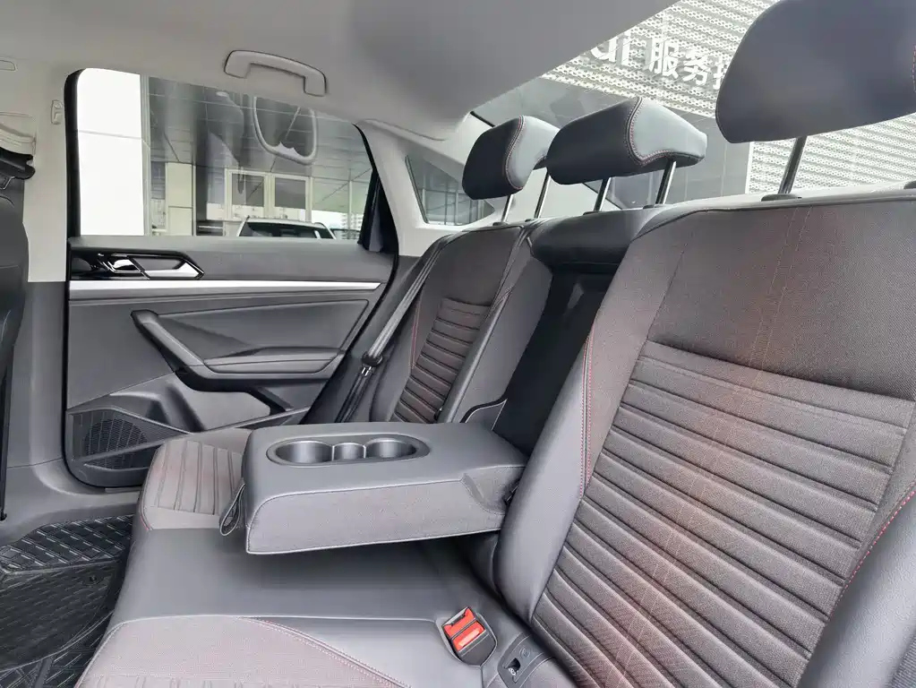 VOLKSWAGEN LAVIDA 2023